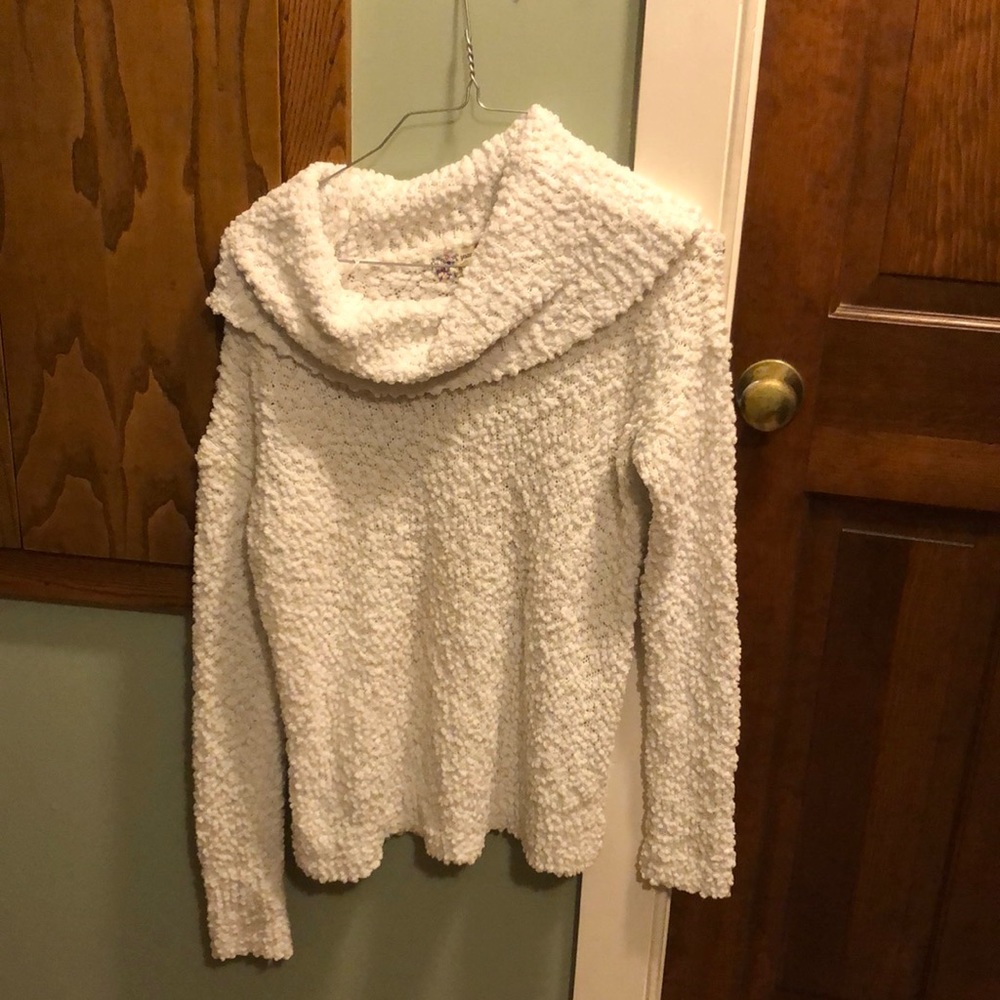 White sweater with thick collar